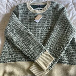 BRAND NEW WOOL PATAGONIA CREW NECK!